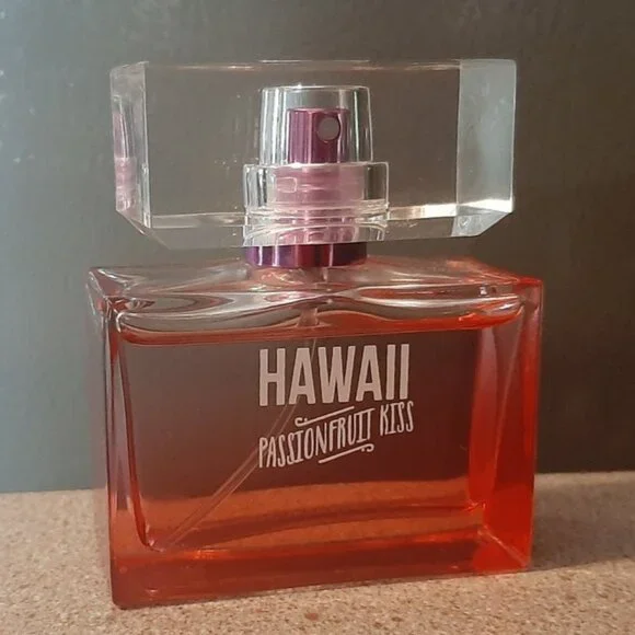 Bath & Body Works Hawaii Passionfruit Kiss EDT Spray 30ml/1oz. - Picture 1 of 2